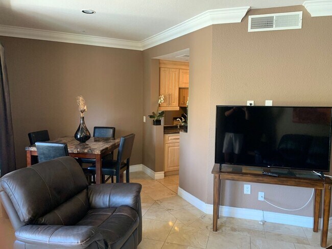 Building Photo - Fully Furnished - Gaurd Gated - Close to S...