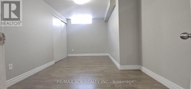 Photo du bâtiment - 14 Kentview Crescent