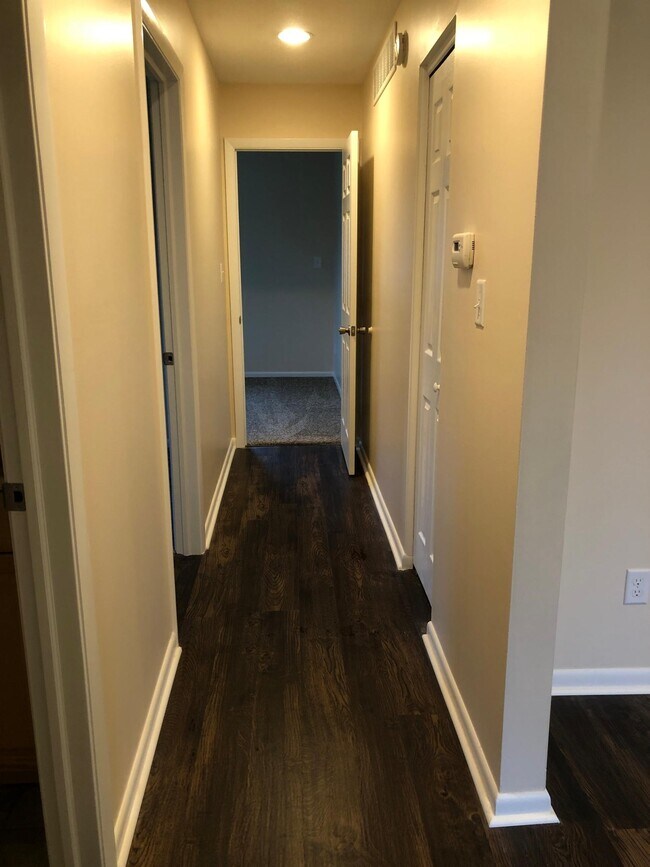 Hallway to bedrooms - 4327 Cherryhurst Dr
