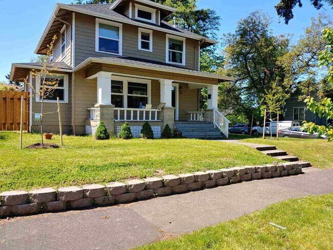 Foto del edificio - Portsmouth Neighborhood Updated 3-Story Ho...