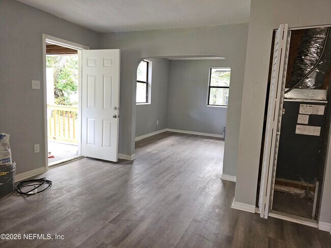 Foto del edificio - 1407 W 31st St