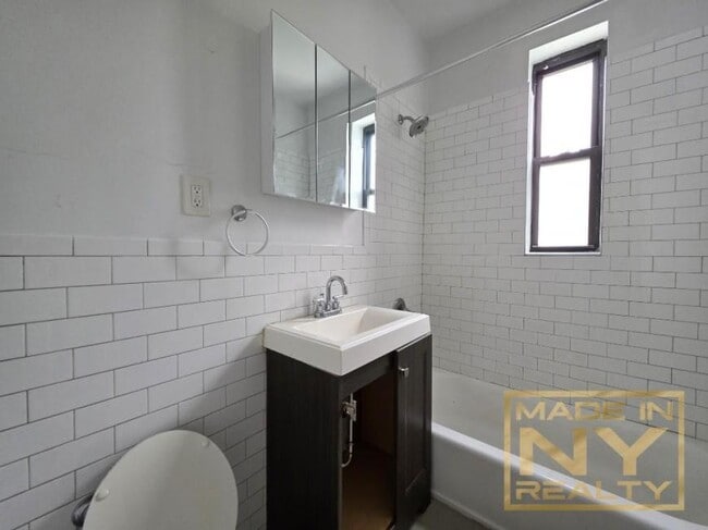 Building Photo - 1 bedroom in ASTORIA NY 11106