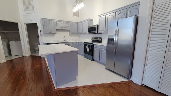 Foto del edificio - 121 W Jackson Ave