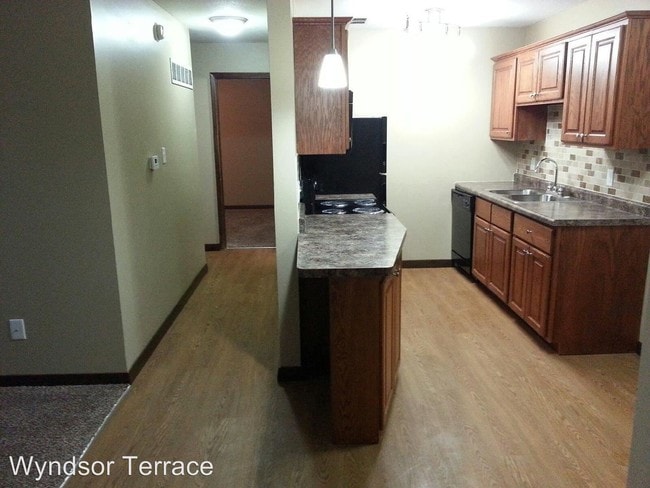 Foto del edificio - 4112 Westbrook Dr