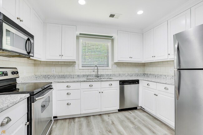Building Photo - 5065 Shannon Way SW