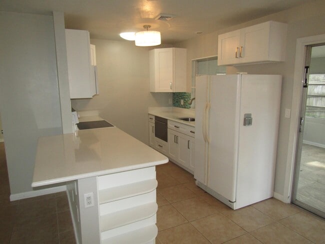 Building Photo - 324 Granada Blvd