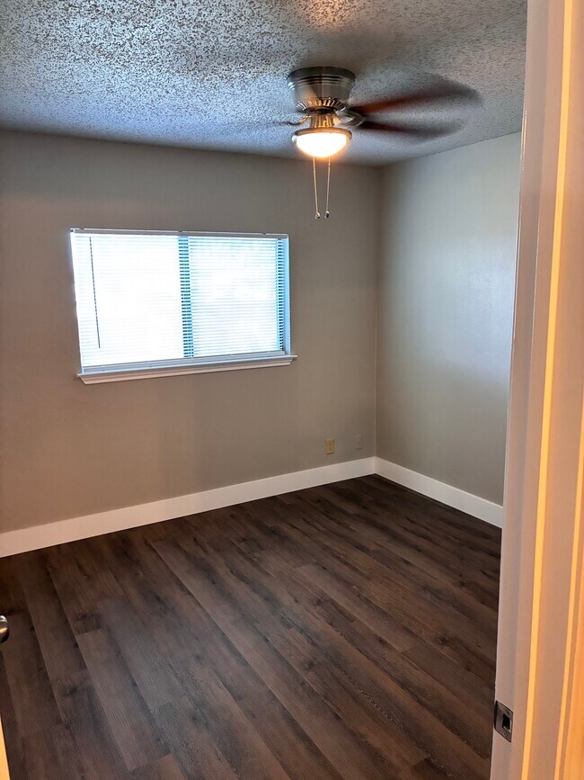 Foto del edificio - 7503 Longing Trail