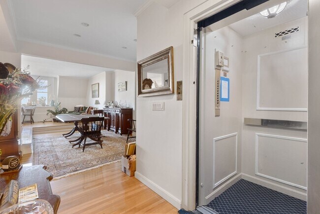 Foto del edificio - 122 Beacon St