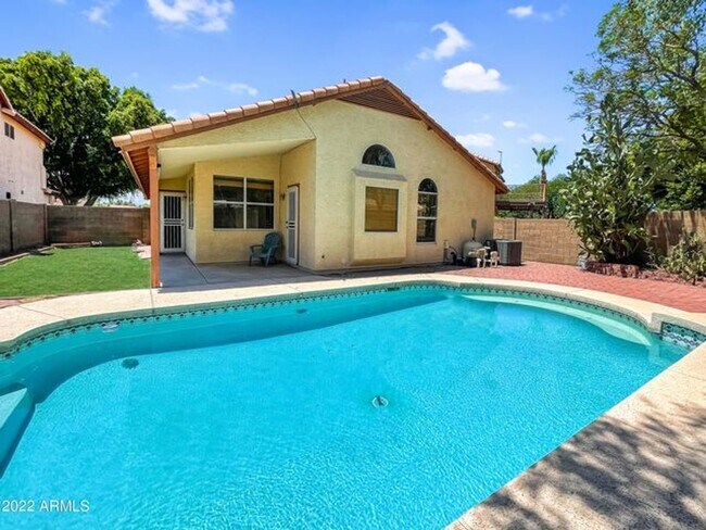 Foto del edificio - Beautiful 3bdrm w/pool in Glendale