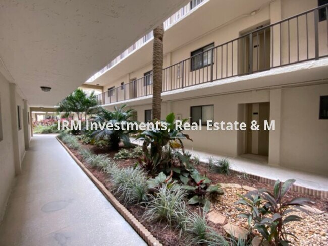 Foto del edificio - NICE 1BR/1.5BA CONDO CENTRALLY LOCATED IN ...