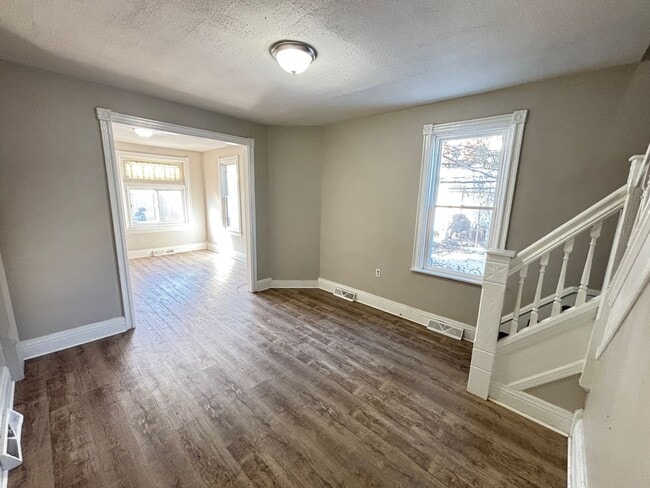 Building Photo - charming semi-detached Allentown home