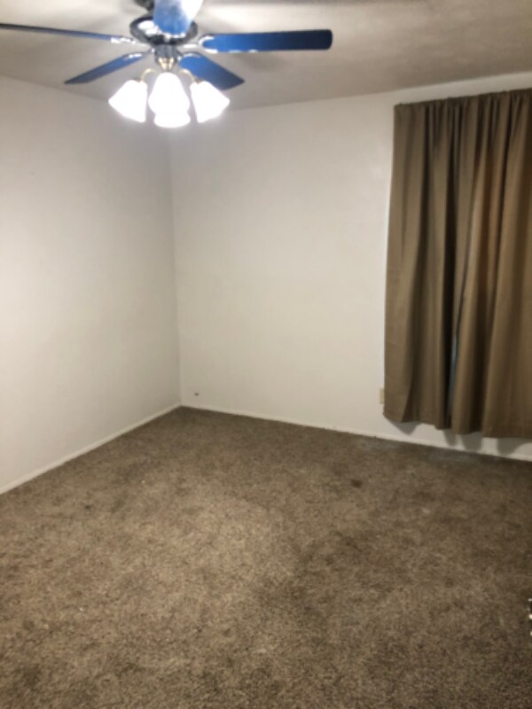 Building Photo - 523 Woodcrest Way