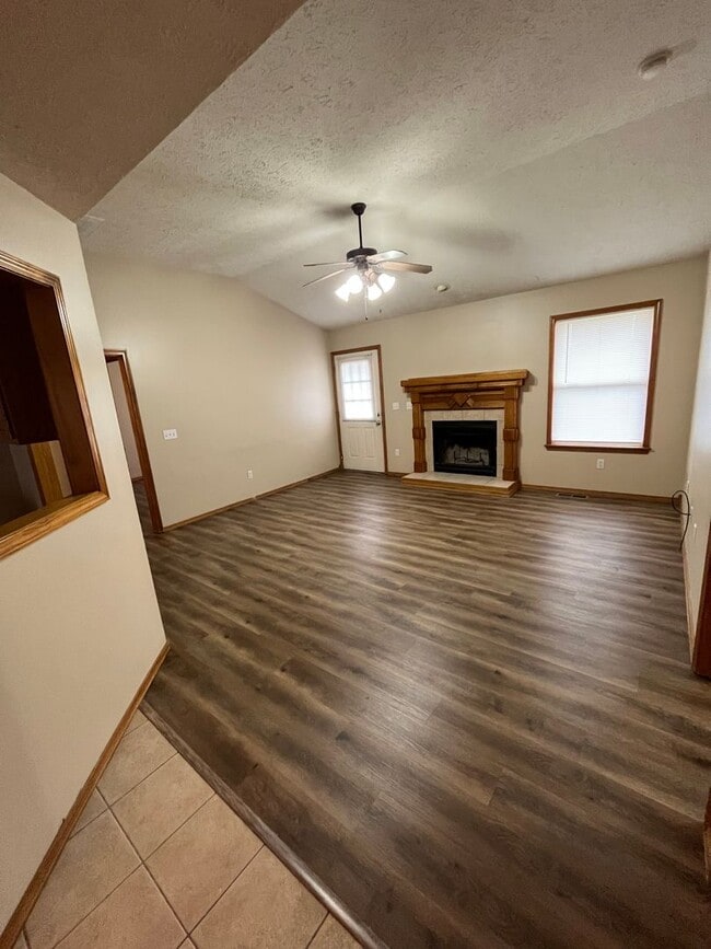 Foto del edificio - 3 bedroom 2 bath home in Ozark!  AVAILABLE NOW!
