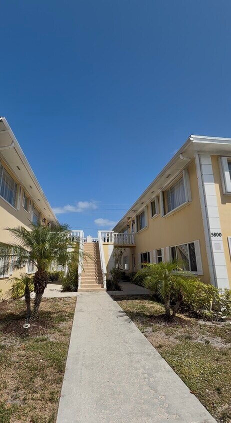 Foto principal - 5800 NE 22nd Way