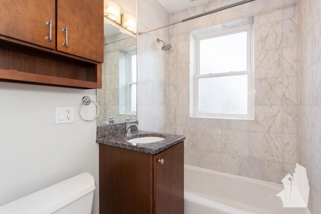 Photo - 3804 North Marshfield-2 Apartment