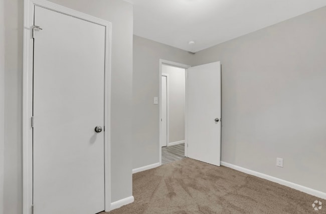 Building Photo - 2833 Altaview Dr SE