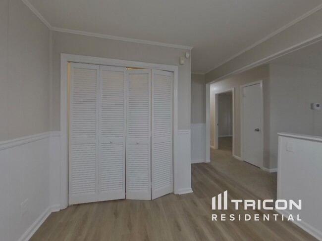 Foto del edificio - 5535 Crestland Ct