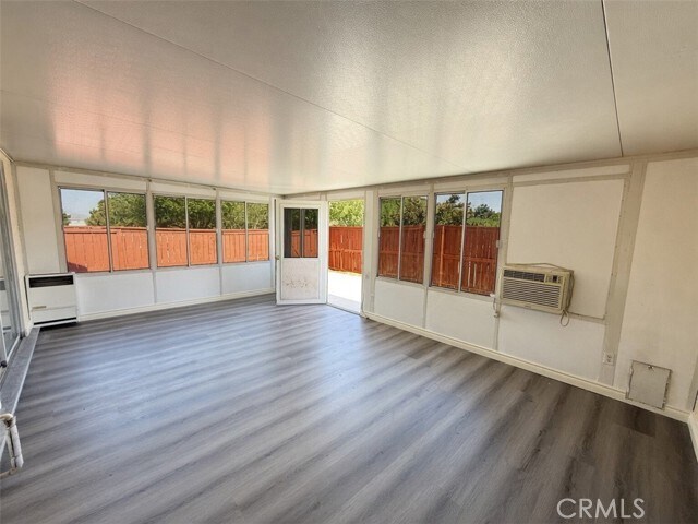 Foto del edificio - 16893 Glennaire Ave