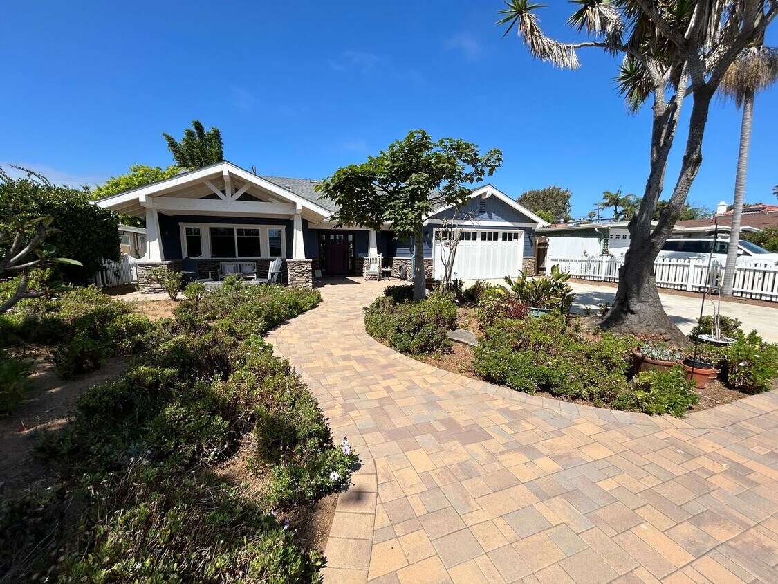 Primary Photo - Stunning 3 Bedroom House in Highly Desired...