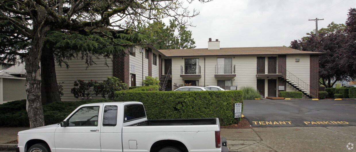 Building Photo - 4911-4929 SE Sherman St