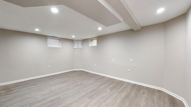 Foto del edificio - 2215 W Wellington Ave