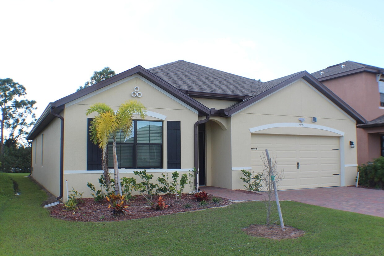 Foto principal - 900 Old Country Rd S E