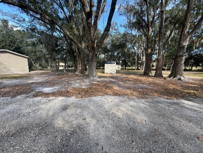 Foto del edificio - 640 Frank Griffin Ave