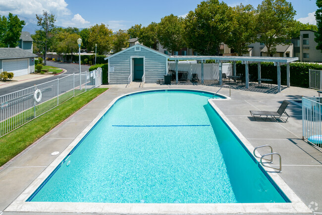 ¡Espectacular piscina - Charlmont Village Townhomes