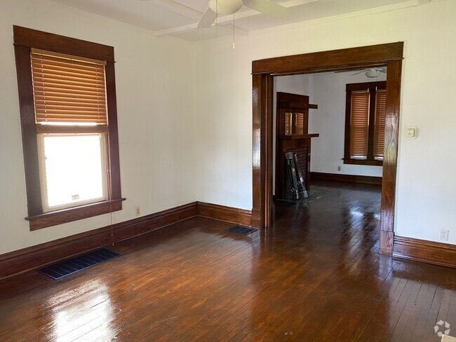 Building Photo - 329 E 19th Ave