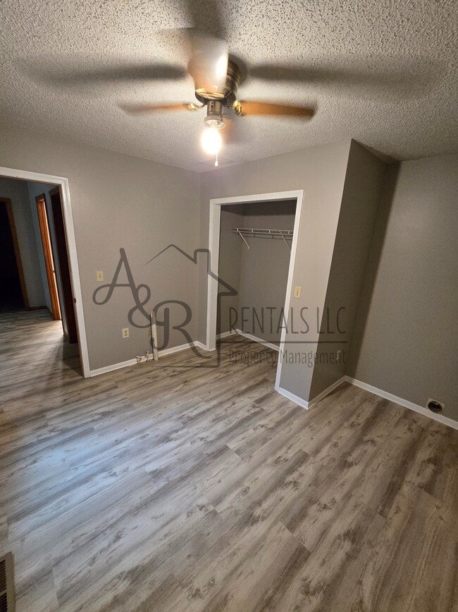 Foto del edificio - 215 W Forest St