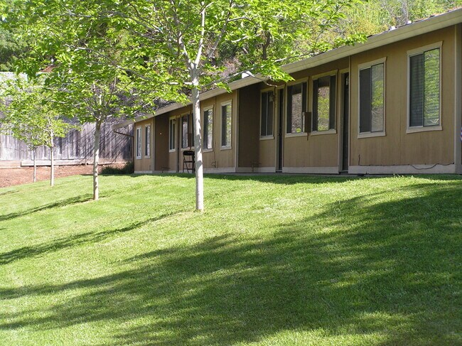 Building Photo - 2740 Wilson Ave