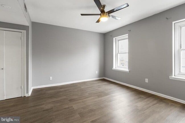 Building Photo - 160 Richmond St