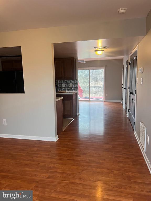 Foto del edificio - 388 Dorothy Ct