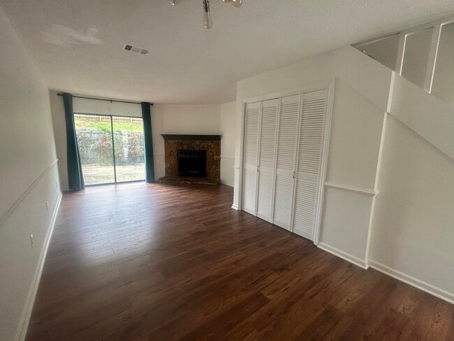 Building Photo - 3235 W Wimbledon Dr