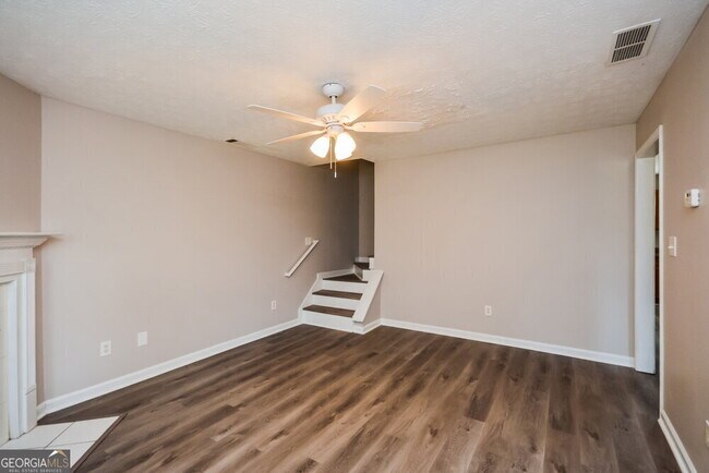 Foto del edificio - 745 Keys Ferry Rd
