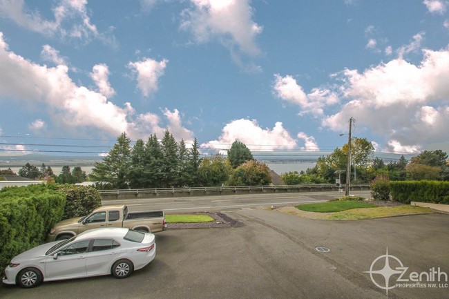 Building Photo - 6416 E Evergreen Blvd