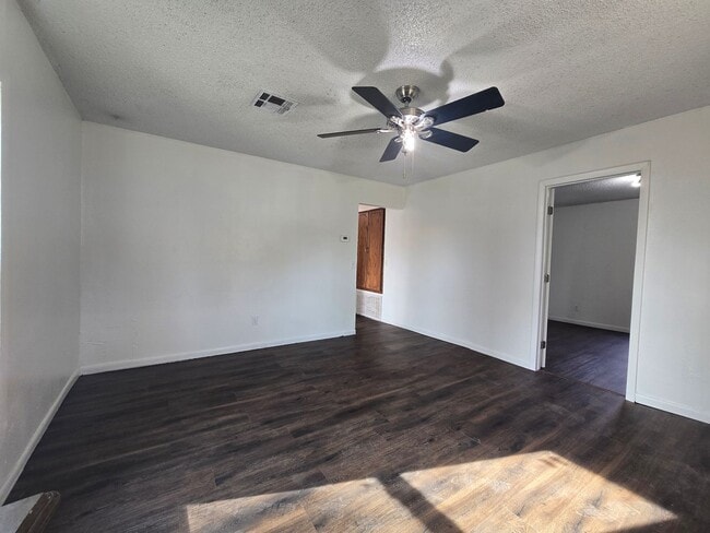 Foto del edificio - 2 Bed 1 Bath Home in Shawnee