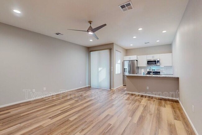 Foto del edificio - 4571 Villa Loma Ln NE