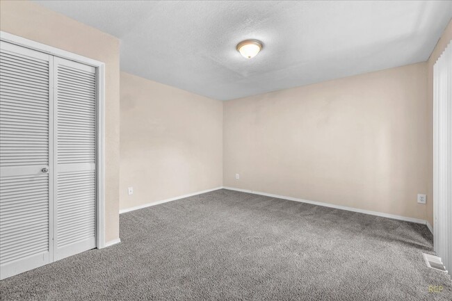Building Photo - 14995 SW Daphne Ct