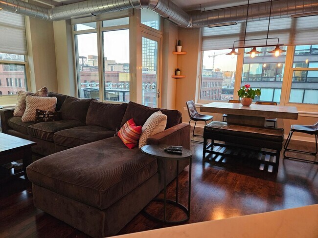 Foto del edificio - 909 W Washington Blvd