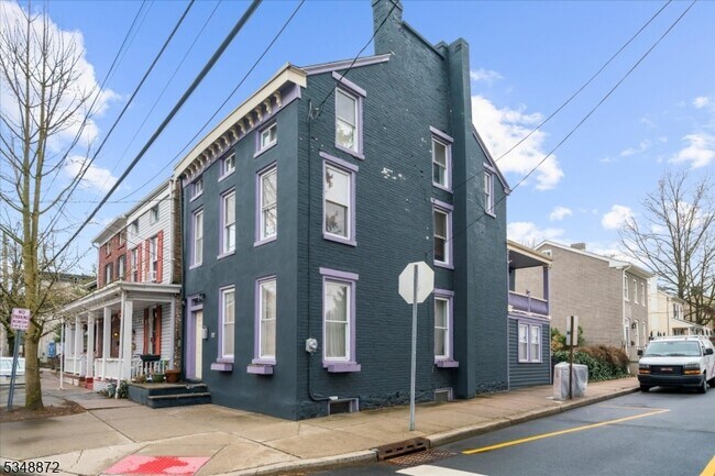 Building Photo - 97 N Main St