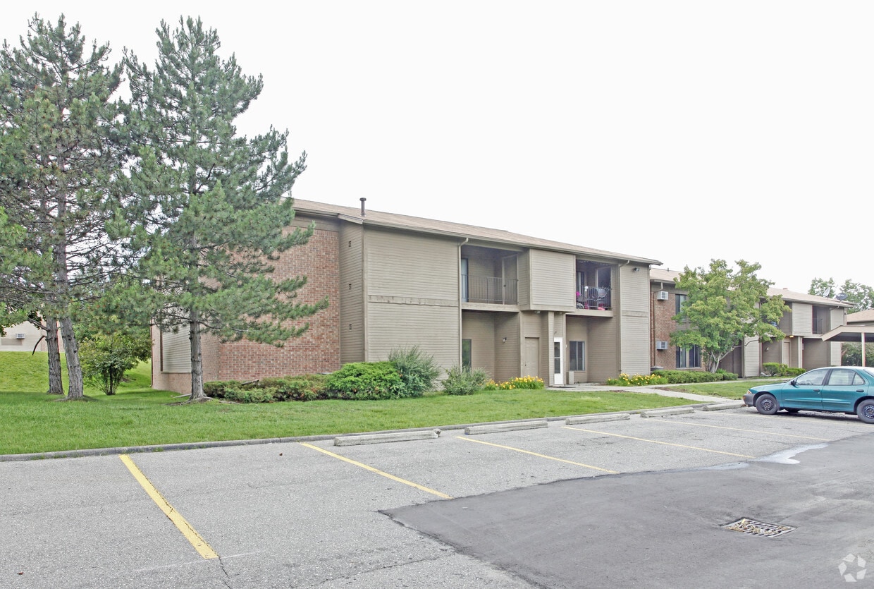 University Place Apartments Pontiac, MI