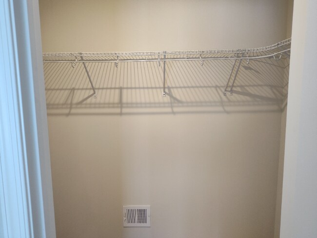 Foto del edificio - 409 Willowshire Ct