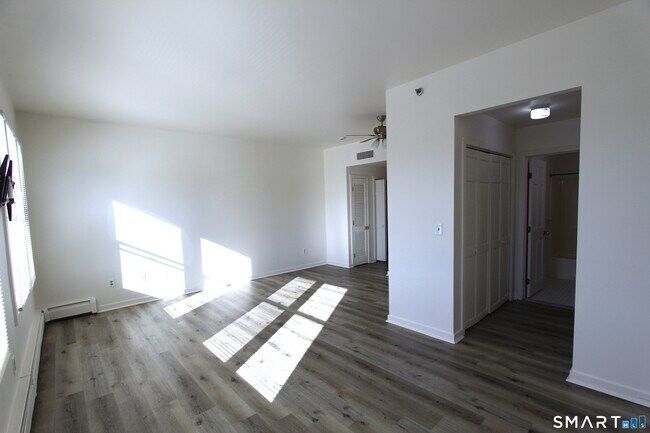 Foto del edificio - 1838 Black Rock Tpke