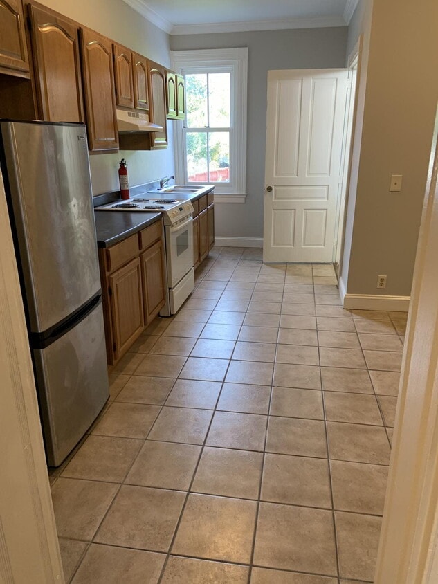 Building Photo - 69 Main St