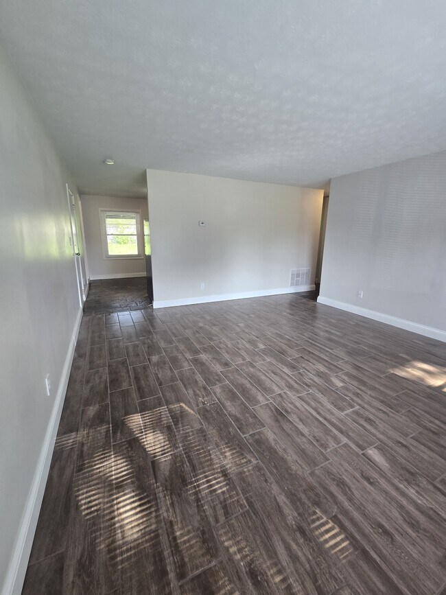 Foto del edificio - 996 Brookcrest Dr