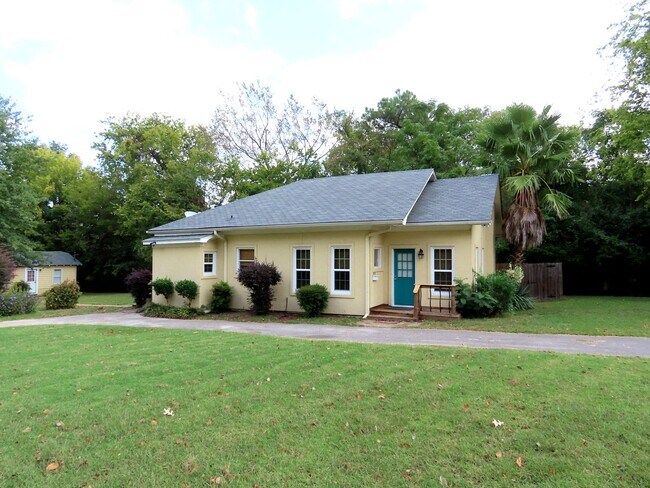 Building Photo - Charming 2 Bedroom, 2 Bath Home - Water & ...