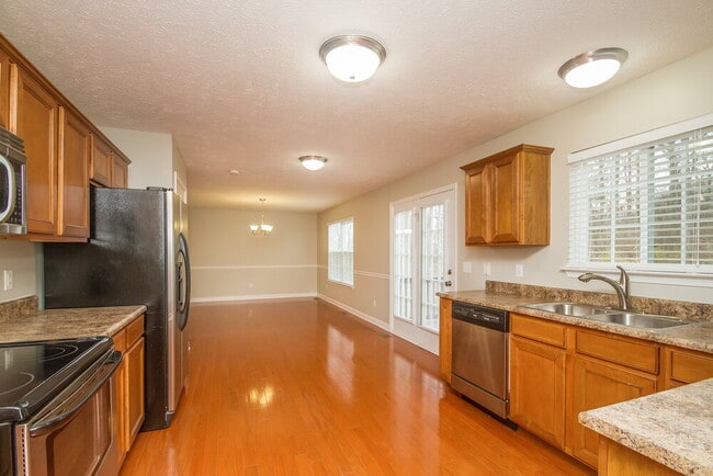 Foto del edificio - 904 Summercrest Cove