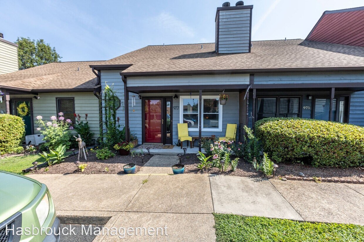 Primary Photo - 3 br, 2 bath House - 977 Warwick Court