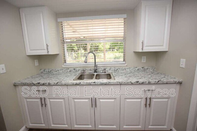 Foto del edificio - 1224 Waterview Blvd E